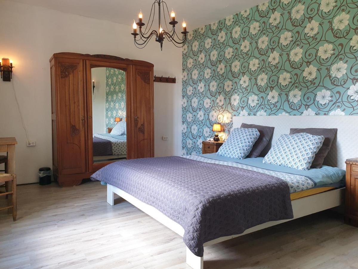 De Oude Pastorie Bed & Breakfast La Celle-En-Morvan Dış mekan fotoğraf