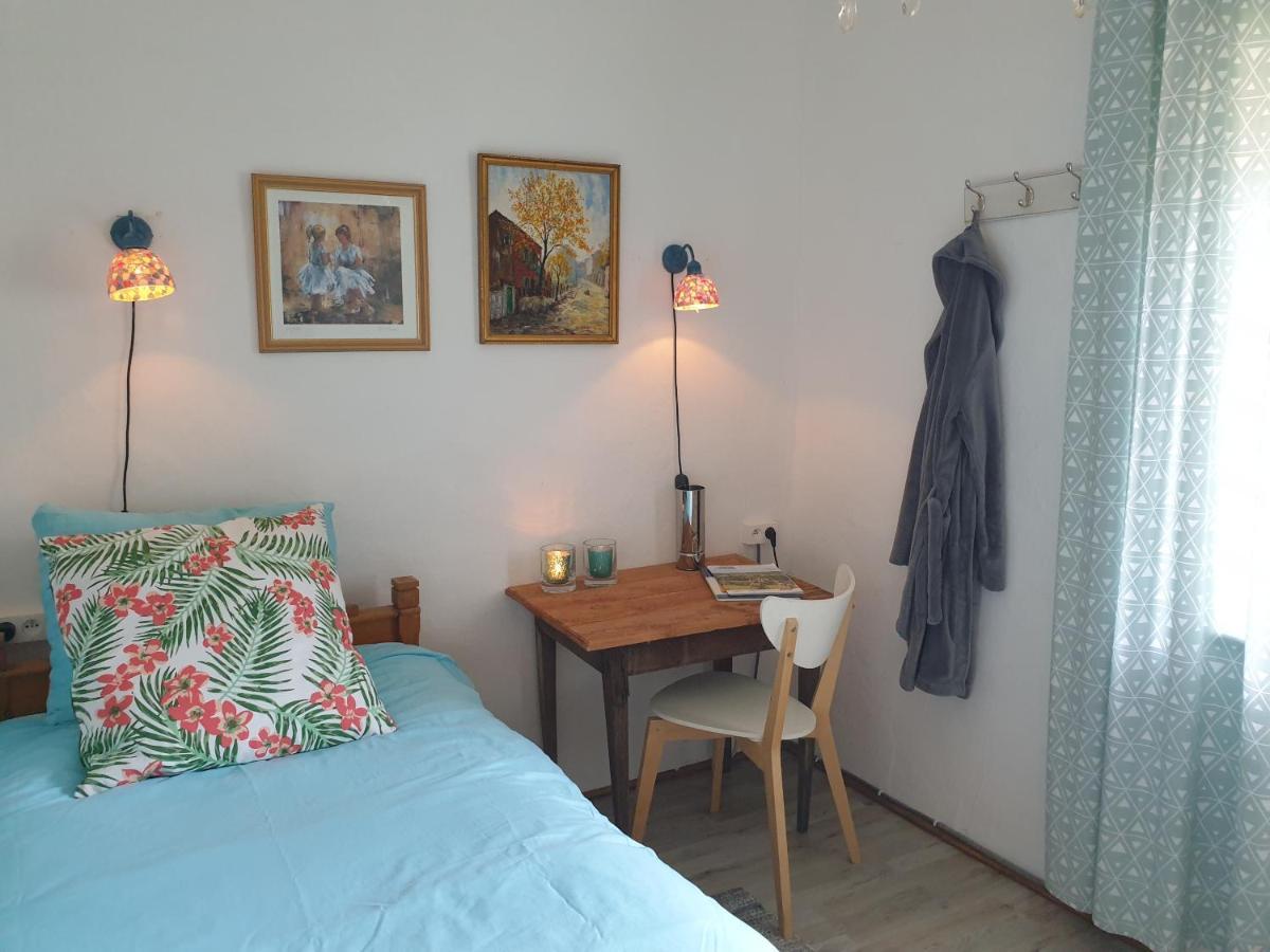De Oude Pastorie Bed & Breakfast La Celle-En-Morvan Dış mekan fotoğraf
