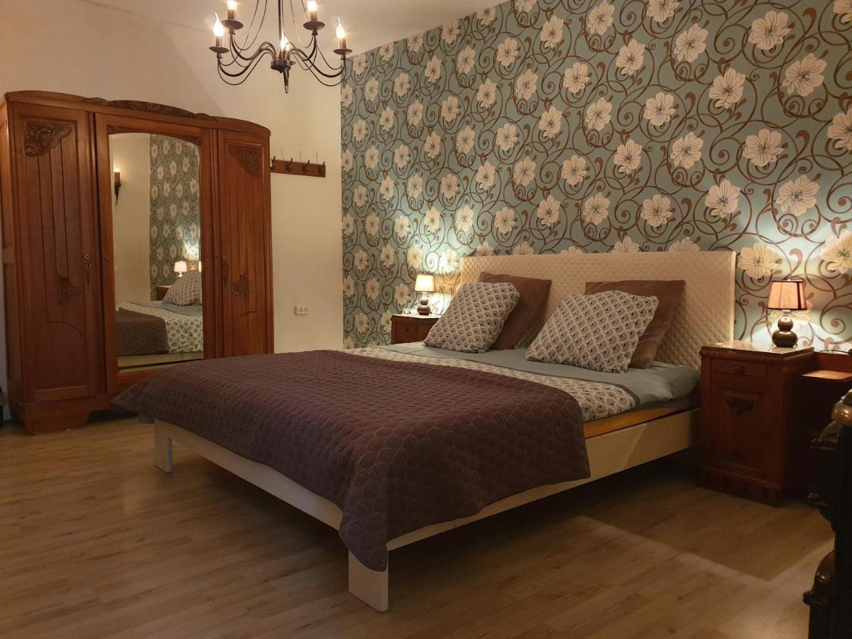 De Oude Pastorie Bed & Breakfast La Celle-En-Morvan Dış mekan fotoğraf